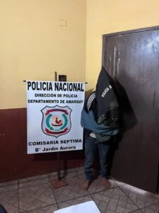 Sorprendido in fraganti: Lo aprehenden dentro de un camión cuando intentaba robar la batería y cables