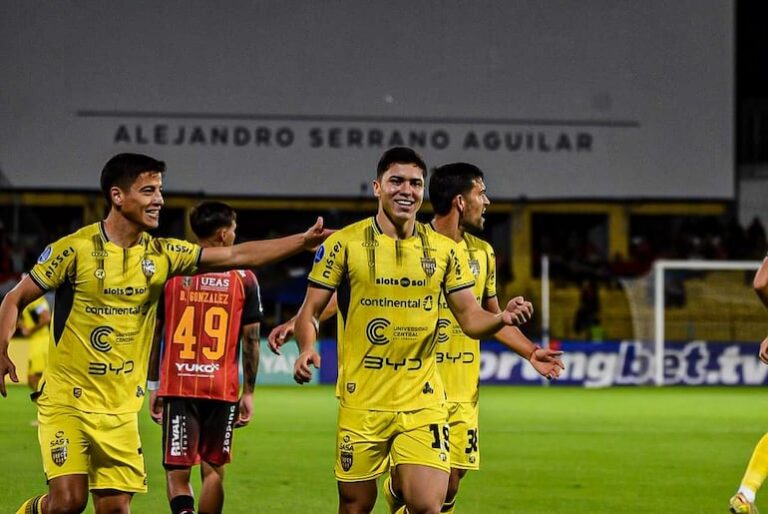 Recoleta iguala en Cuenca y mantiene su invicto en la Copa Sudamericana.
