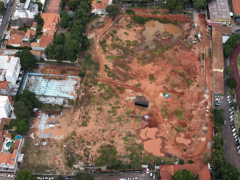 Del magnífico cemento a un terreno vacío – Olimpia