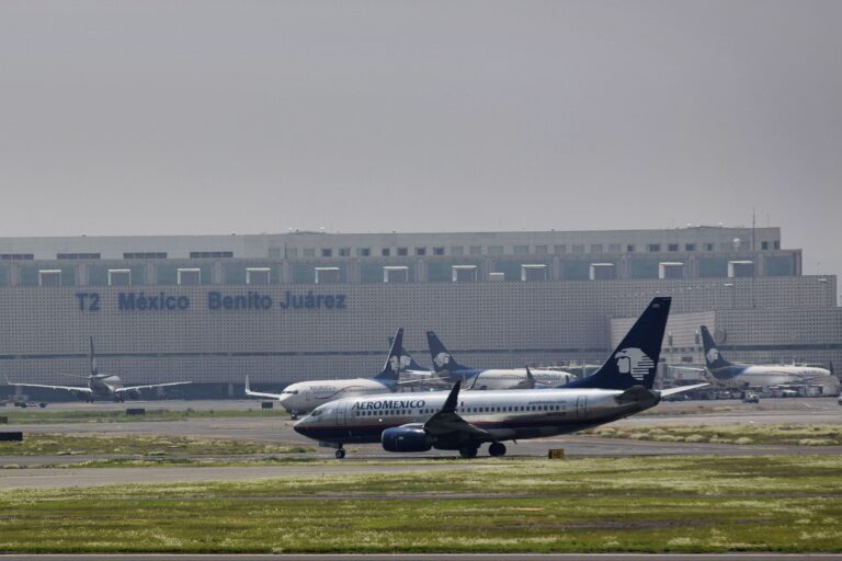 Aeroméxico restringe el ingreso a sus vuelos a pasajeros provenientes de países afectados por el brote de ébola