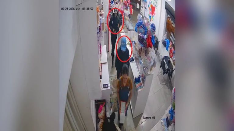 Asalto a panadería en Limpio: dos hombres armados roban dinero y celulares