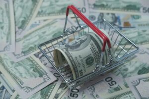 Caída del dólar en Paraguay no reduce precios de canasta básica, alerta CIP
