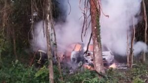 Cuerpo calcinado hallado en automóvil incendiado en Cambyretá, Itapúa.