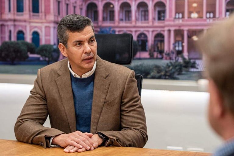 Diputada Ortega critica protección del poder tras blanqueo de Santiago Peña