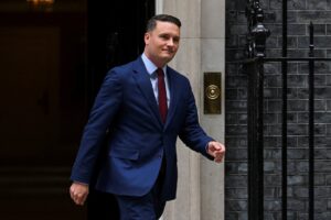El secretario de Sanidad británico, Wes Streeting, dimite para acelerar el recambio de Starmer