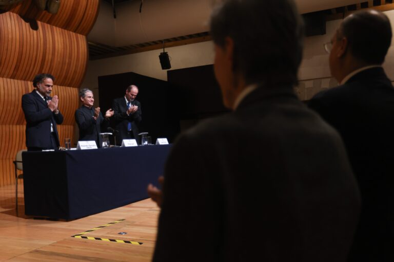 Iñárritu reivindica la imaginación del cine al ingresar al Colegio Nacional: “Hacer una película es domar un huracán”