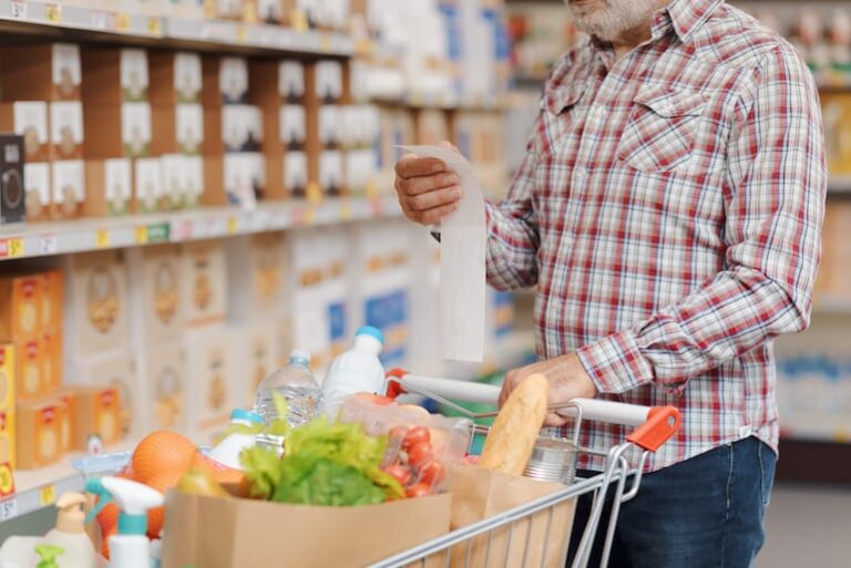 Inflación prevé leve repunte mientras el dólar se ajusta a la baja