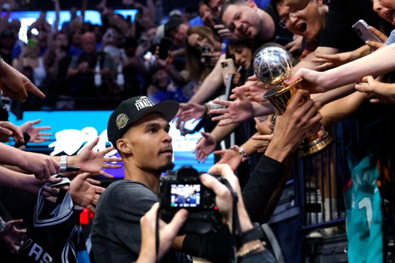 Los Spurs destronan a los Thunder y se enfrentan a los Knicks en las Finales de la NBA