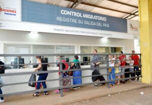 Migraciones garantiza operatividad en fronteras y aeropuertos durante feriados patrios