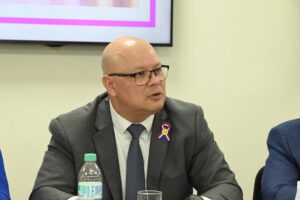Ministro de Economía de Paraguay analiza presión financiera en ingresos tributarios