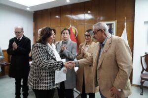 Mirtha Arias asume como nueva consejera del IPS en medio de controversias