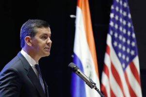 Paraguay firma acuerdo con Estados Unidos para compra de armamento militar