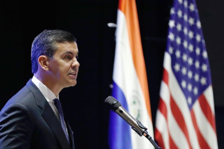 Paraguay firma acuerdo con Estados Unidos para compra de armamento militar