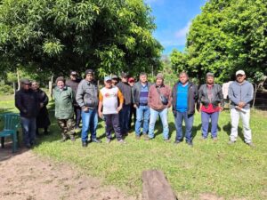 Pescadores de Ayolas protestarán frente a la EBY por crisis del Paraná