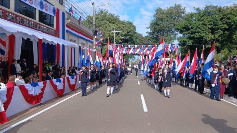 San Pedro celebra 215 años de independencia y el Día de la Madre