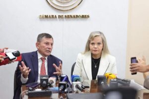 Senadora Lilian Samaniego denuncia irregularidades en máquinas de votación en Asunción