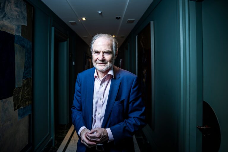 Timothy Garton Ash: “La salvación de la democracia liberal depende sobre todo de nosotros, los europeos”