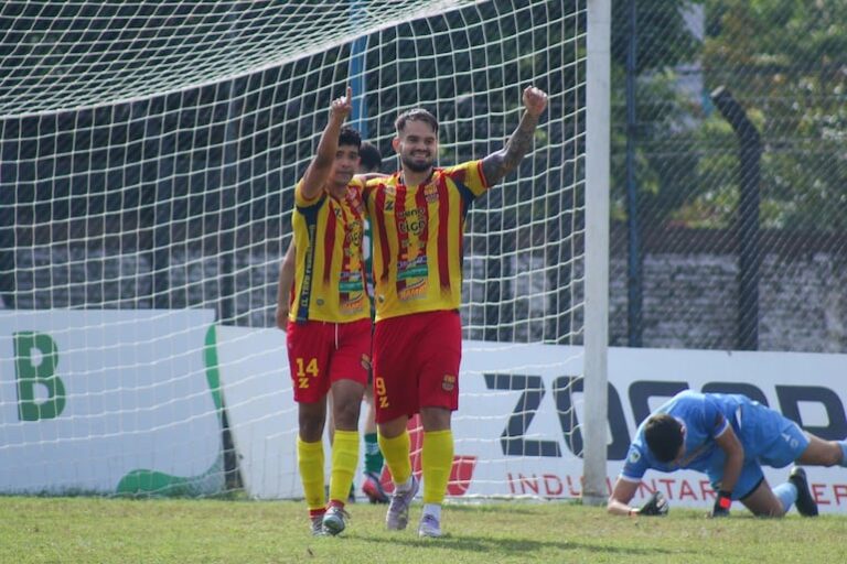 Sport Colombia celebró el sábado, mientras 12 de Octubre y River empataron en el fútbol de ascenso de Paraguay.