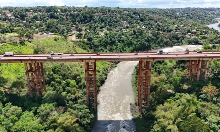Urgente solicitud de valla en puente Costa Cavalcanti ante crisis suicida