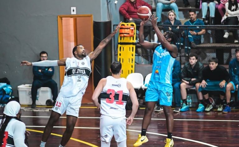 Venganza «divina» en el duelo clásico frente a los Kings, en la Liga de Baloncesto – Polideportivo.