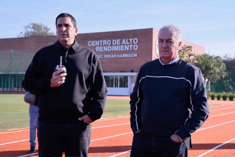 Mundial 2026: Gustavo Alfaro enfrenta un futuro incierto con la selección paraguaya.