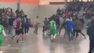 Conflicto estalla en Juegos Estudiantiles de Paraguarí, caos generalizado.