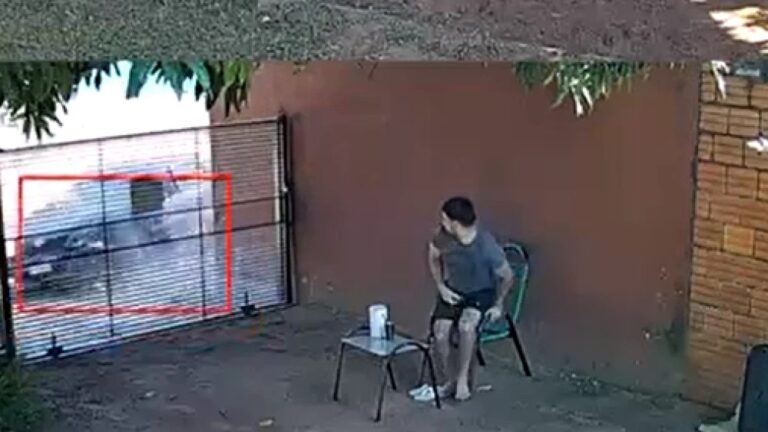 Auto descontrolado casi entra a casa mientras tomaba tereré.