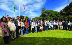 Carlos Bernardo y autoridades binacionales festejan el lanzamiento de Red UniFronteiras.