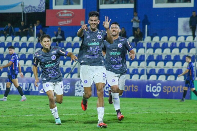 El 12 de octubre logró una victoria angustiosa y evitó la eliminación en la fase inicial.