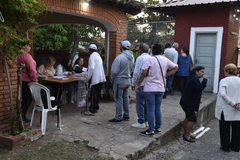 Baja participación electoral histórica en elecciones internas del TSJE en Paraguay