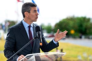 Consejo del IPS oculta acuerdos millonarios bajo orden presidencial en Paraguay