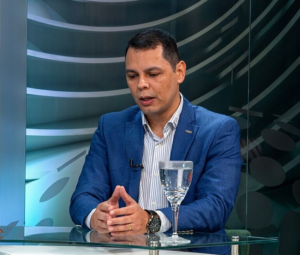 Controversia en Paraguay por aumento del salario mínimo decidido por Santiago Peña