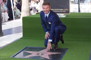 David Beckham recibe la primera estrella para un jugador en el Paseo de la Fama: “Nunca hubiera imaginado que un futbolista inglés de clase trabajadora alcanzaría semejante honor”
