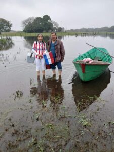 Equipo de salud de Ñeembucú lucha contra el aislamiento rural en canoa