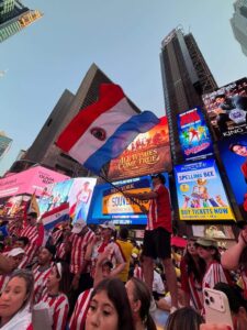 Hinchas paraguayos llenan Nueva York de folclore antes del Mundial 2026
