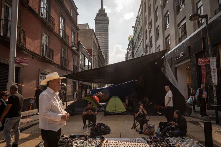 La CNTE amplía su campamento y redobla amenaza de paralizar la Ciudad de México