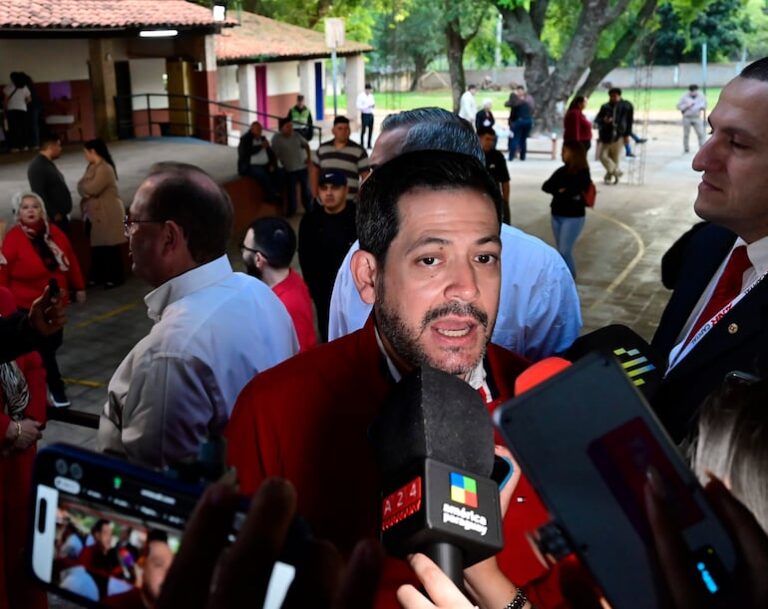 Latorre busca diálogo con disidentes de la ANR tras elecciones en Asunción