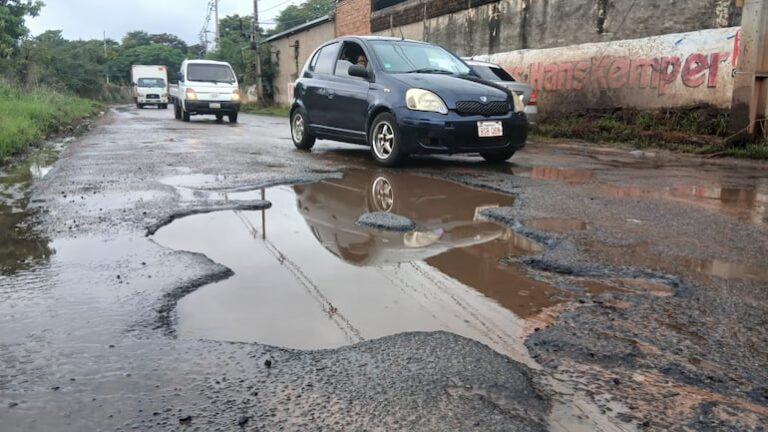 Luque enfrenta crisis de calles deterioradas mientras Municipalidad cita clima adverso