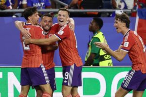 Escocia vence a Haití por la mínima y encabeza el grupo de Brasil en el Mundial de Fútbol.