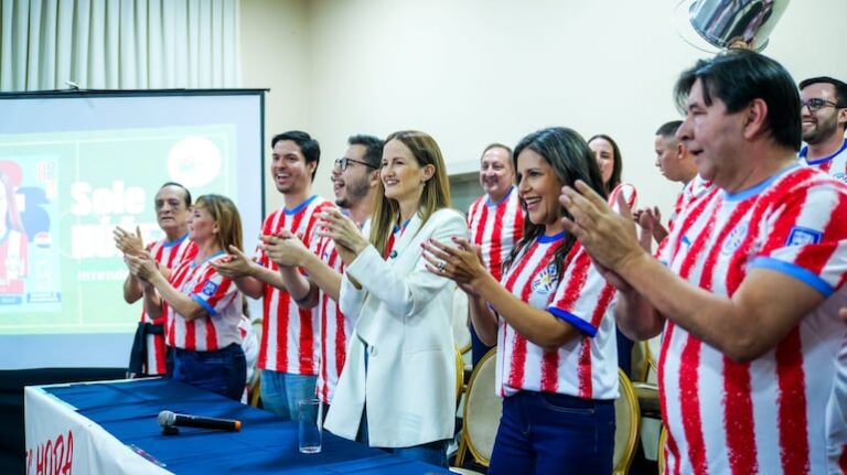 Oposición une 14 partidos para desafiar al Partido Colorado en Asunción