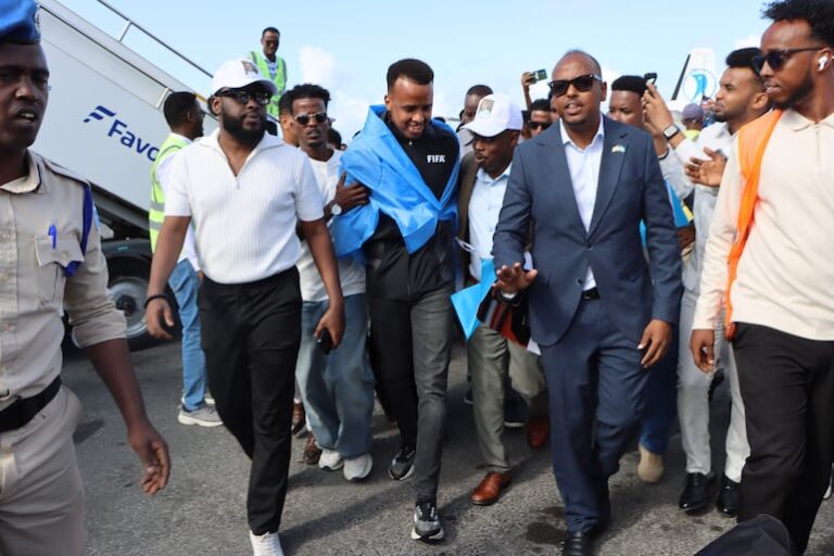 Árbitro prohibido por EE. UU. es acogido como un héroe en Somalia – Copa del Mundo de Fútbol