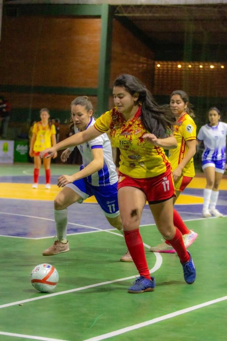 El campeonato nacional femenino de salón está en curso en Bella Vista Sur – Polideportivo.
