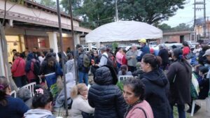 Pacientes del Hospital General de San Lorenzo enfrentan largas filas para consultas