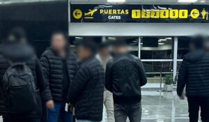 Paraguay recibe a 12 migrantes desde Estados Unidos bajo acuerdo bilateral