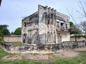 Puerto Antequera enfrenta grave deterioro del histórico edificio del Correo Paraguayo