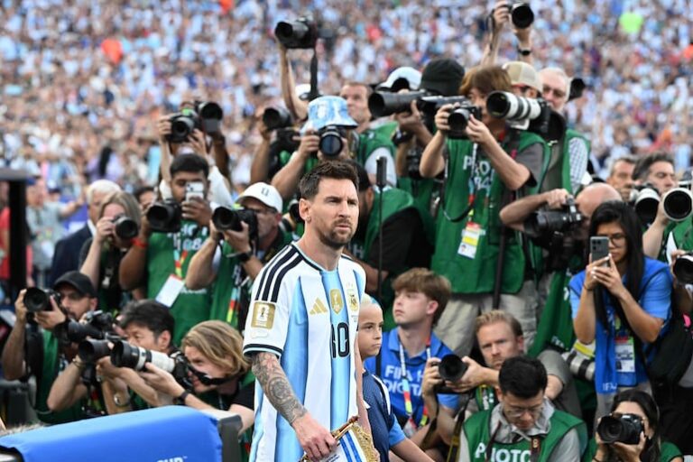 Lionel Messi hace historia al ser el primer jugador en participar en seis Copas del Mundo.