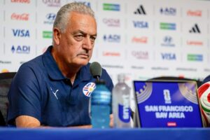 Gustavo Alfaro opina sobre las pausas de hidratación: «Para mí, se convierten en cuatro períodos adicionales en lugar de dos» – Copa Mundial de Fútbol
