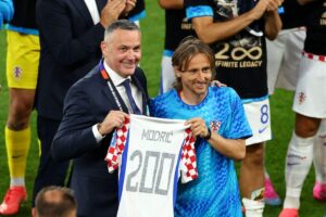 Luka Modric alcanza los 200 partidos en el Mundial de Fútbol.