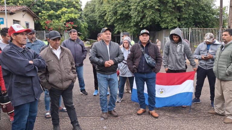 Sector pesquero en Ayolas busca soluciones ante crisis del río Paraná