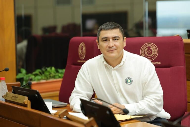 Senador Oviedo critica proyecto de emergencia vial y pide más debate en Paraguay